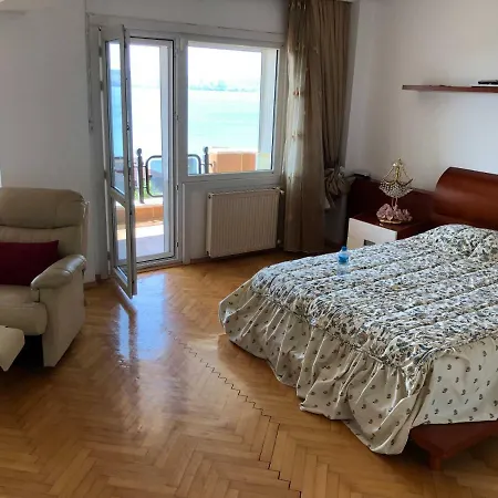 Deniz Manzarali 4 Katli Villa. *