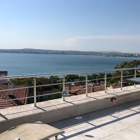 Deniz Manzarali 4 Katli Villa. Büyükçekmece